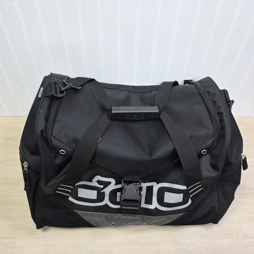 Ogio 55 Liter Black Duffel Travel Luggage Bag Zippers Handle‎